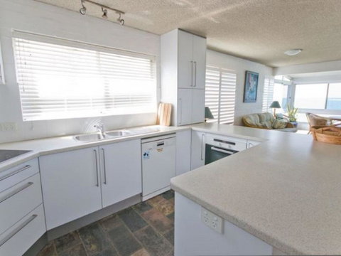 Suncrest 3 - Accommodation Tasmania 3