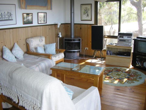 Sunningdale Beach House 16 - Accommodation Tasmania 3