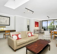 Sunny and Spacious Two Bedroom Apartment - SPF13 - Accommodation Tasmania