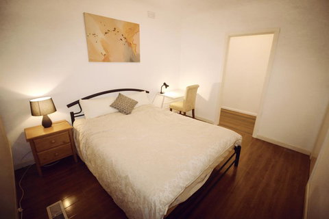 Sunny House - Melbourne Airport Home - Accommodation Tasmania 0