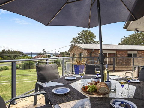 SunRay On Orama - Spacious With Great Views - Accommodation Tasmania 0