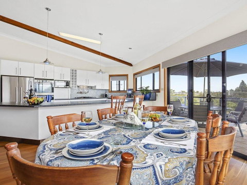 SunRay On Orama - Spacious With Great Views - Accommodation Tasmania 3