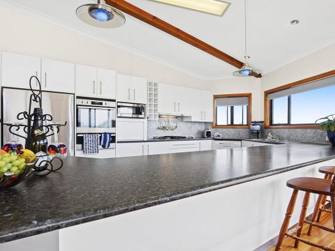 SunRay On Orama - Spacious With Great Views - Accommodation Tasmania 1