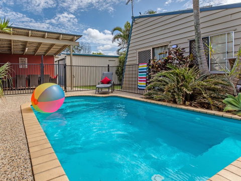 Surf Club House, Pet Friendly, Sunshine Coast, Holiday House, Marcoola - Accommodation Tasmania 0