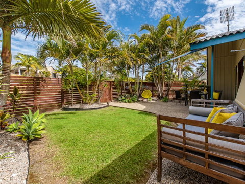 Surf Club House, Pet Friendly, Sunshine Coast, Holiday House, Marcoola - Accommodation Tasmania 3