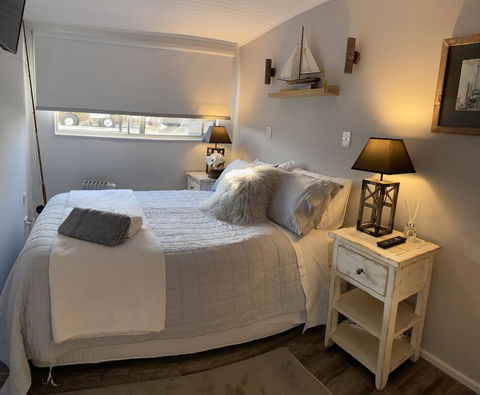 Swamp Fox Luxury 2BR Dutch Barge - Accommodation Tasmania 1