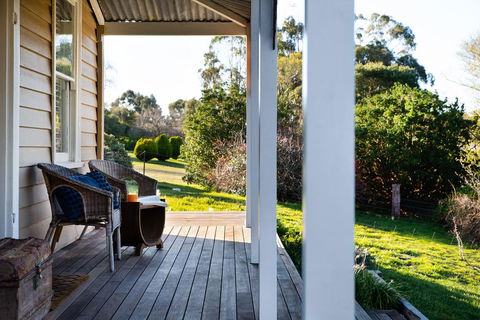 Table Hill Cottage - Accommodation Tasmania 2