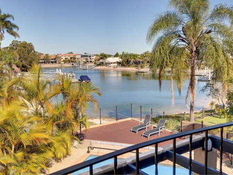 Tarcoola 41 - 5 BDRM Canal Home With Pool - Accommodation Tasmania 3