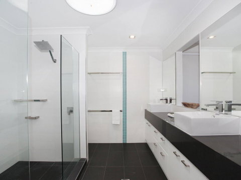 Tarcoola 49 - 4 BDRM Canal Home With Pool - Accommodation Tasmania 2