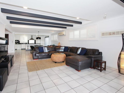 Tarcoola 49 - 4 BDRM Canal Home With Pool - Accommodation Tasmania 1