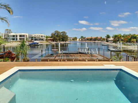 Tarcoola 49 - 4 BDRM Canal Home With Pool - Accommodation Tasmania 3