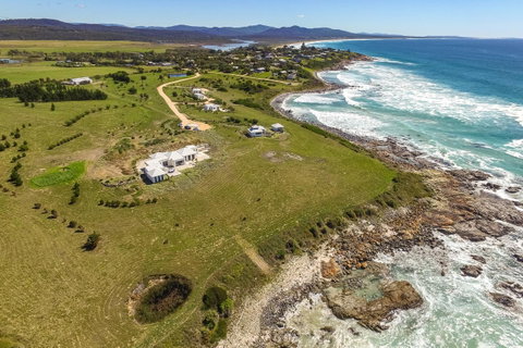 Saltwater - Absolute Oceanfront, Hot Tubs, Sauna, Fire Pits - Accommodation Tasmania 26