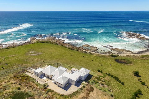 Saltwater - Absolute Oceanfront, Hot Tubs, Sauna, Fire Pits - Accommodation Tasmania 24