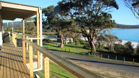 KINGFISHER COTTAGE Beachfront At The Binalong Bay - Accommodation Tasmania 8