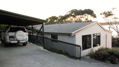 KINGFISHER COTTAGE Beachfront At The Binalong Bay - Accommodation Tasmania 21