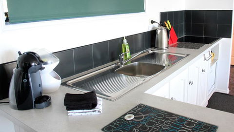 KINGFISHER COTTAGE Beachfront At The Binalong Bay - Accommodation Tasmania 18