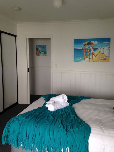 KINGFISHER COTTAGE Beachfront At The Binalong Bay - Accommodation Tasmania 25