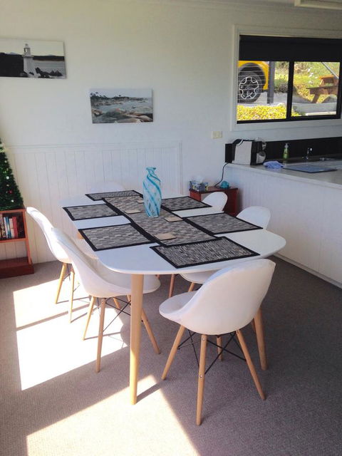 KINGFISHER COTTAGE Beachfront At The Binalong Bay - Accommodation Tasmania 14