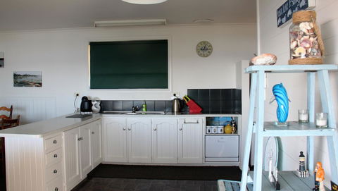 KINGFISHER COTTAGE Beachfront At The Binalong Bay - Accommodation Tasmania 20