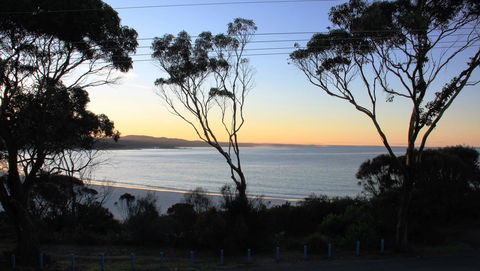 KINGFISHER COTTAGE Beachfront At The Binalong Bay - Accommodation Tasmania 19