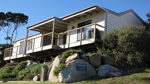 KINGFISHER COTTAGE Beachfront At The Binalong Bay - Accommodation Tasmania 0