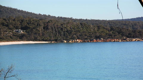 KINGFISHER COTTAGE Beachfront At The Binalong Bay - Accommodation Tasmania 12