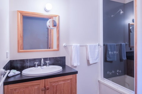 Freycinet Timber Cottage 2 - Accommodation Tasmania 1