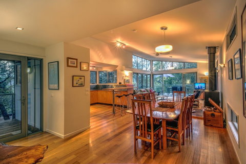 Freycinet Eco Luxe ~ Forest ~ Ocean ~ Mountain - Accommodation Tasmania 12