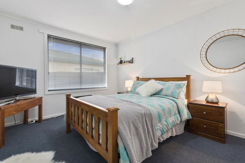 Elkie Villa - 2 Bedroom Unit - Burnie - Accommodation Tasmania 1