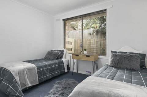 Elkie Villa - 2 Bedroom Unit - Burnie - Accommodation Tasmania 2