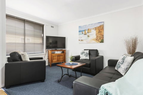 Elkie Villa - 2 Bedroom Unit - Burnie - Accommodation Tasmania 5