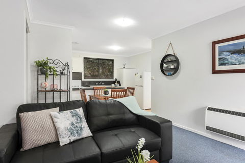 Elkie Villa - 2 Bedroom Unit - Burnie - Accommodation Tasmania 4