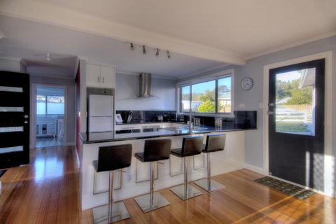 Muirs Beach Retreat - Accommodation Tasmania 2