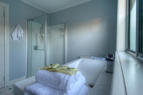 Muirs Beach Retreat - Accommodation Tasmania 9