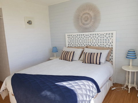 Beach Hut Scamander - Accommodation Tasmania 4