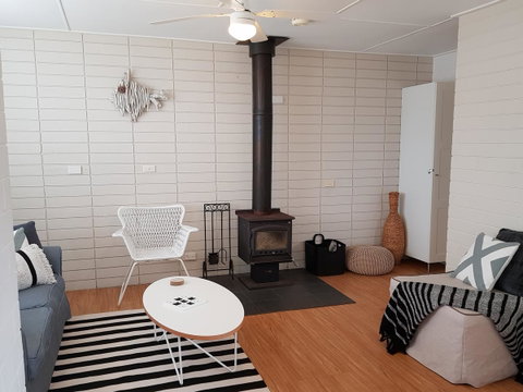 Beach Hut Scamander - Accommodation Tasmania 8