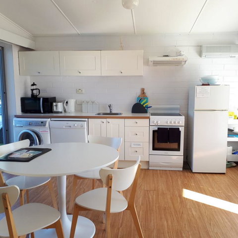 Beach Hut Scamander - Accommodation Tasmania 3