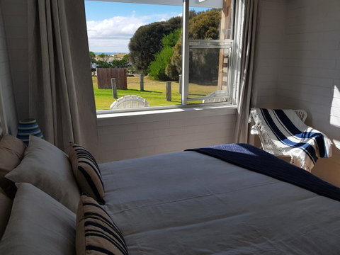 Beach Hut Scamander - Accommodation Tasmania 5