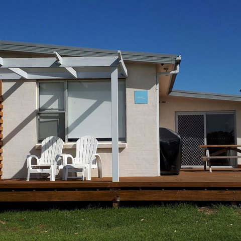 Beach Hut Scamander - Accommodation Tasmania 2