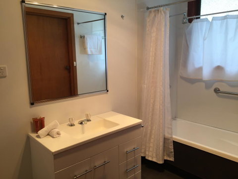 Regatta Point Tavern & Holiday Villas - Accommodation Tasmania 3