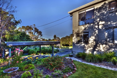 Cove Beach Apartment 2 - Accommodation Tasmania 6