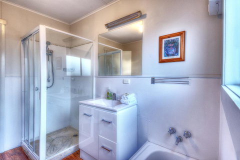 Cove Beach Apartment 2 - Accommodation Tasmania 8