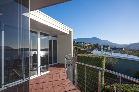 567 Sandy Bay - Accommodation Tasmania 13