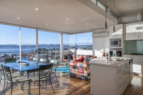567 Sandy Bay - Accommodation Tasmania 3