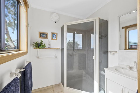 Zenith - Accommodation Tasmania 27