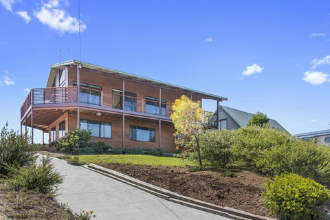 Zenith - Accommodation Tasmania 31