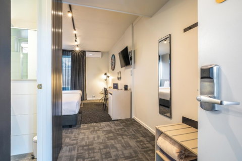 Nightcap At Keysborough Hotel - Accommodation Tasmania 1