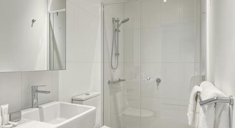 Experience Platinum Hotel Apartments - Accommodation Tasmania 24