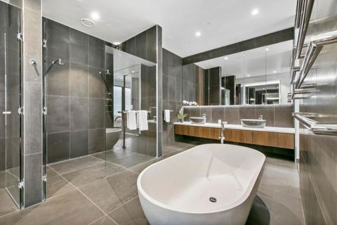 Experience Platinum Hotel Apartments - Accommodation Tasmania 9