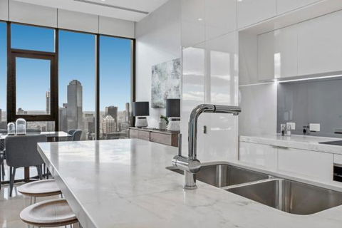 Experience Platinum Hotel Apartments - Accommodation Tasmania 7